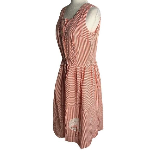 Vintage 50s Sleeveless Midi Swing Dress M Red Striped Buttons Pleated Lace Doily - Picture 6 of 7